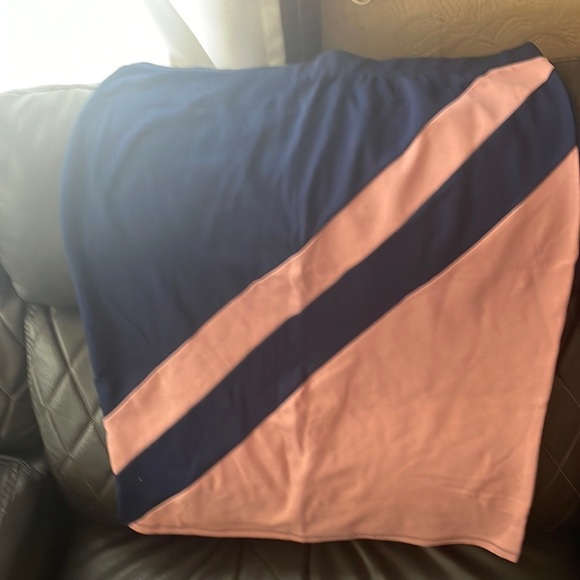 New listing added today, I’m inviting you to check out my closet today!!! - Picture 6 of 7